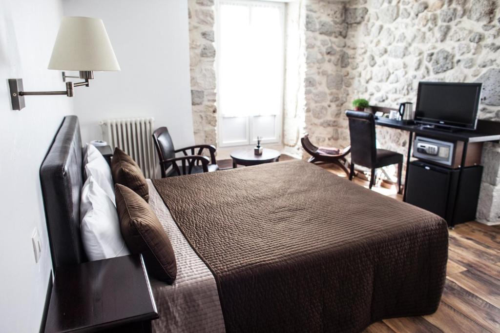 Hotel Henri IV Nérac Pokoj fotografie