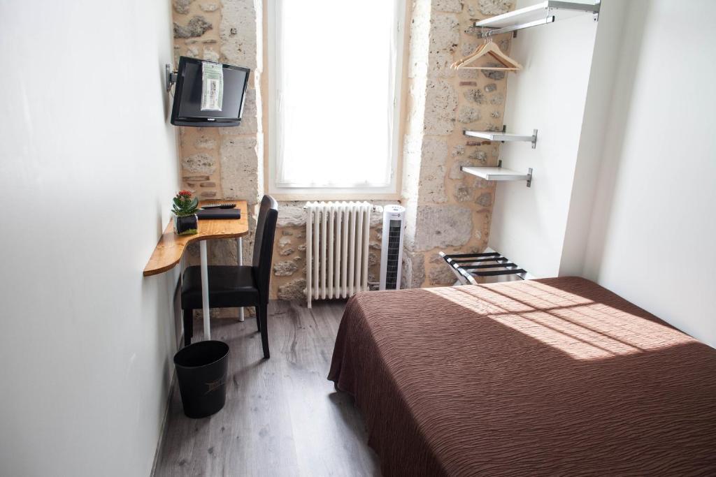 Hotel Henri IV Nérac Pokoj fotografie